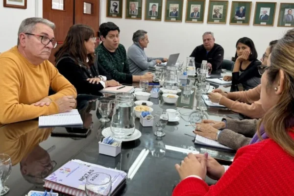 La UNSa resolvió que las clases presenciales finalicen a las 21 debido al recorte del servicio de nocturno de Saeta
