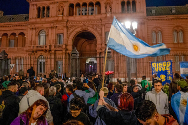 Con el paro de ATE a horas, el Gobierno no da señales de reabrir las paritarias
