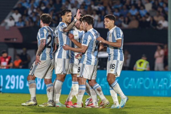 La Selección Argentina se prepara para el Mundial 2026 en un ambiente de euforia nacional, con Messi como gran incógnita del equipo de Scaloni