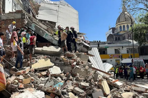 Colombia eleva a 181 los muertos por el terremoto y siguen buscando sobrevivientes